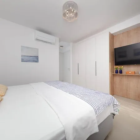 Apartment - Indigo *